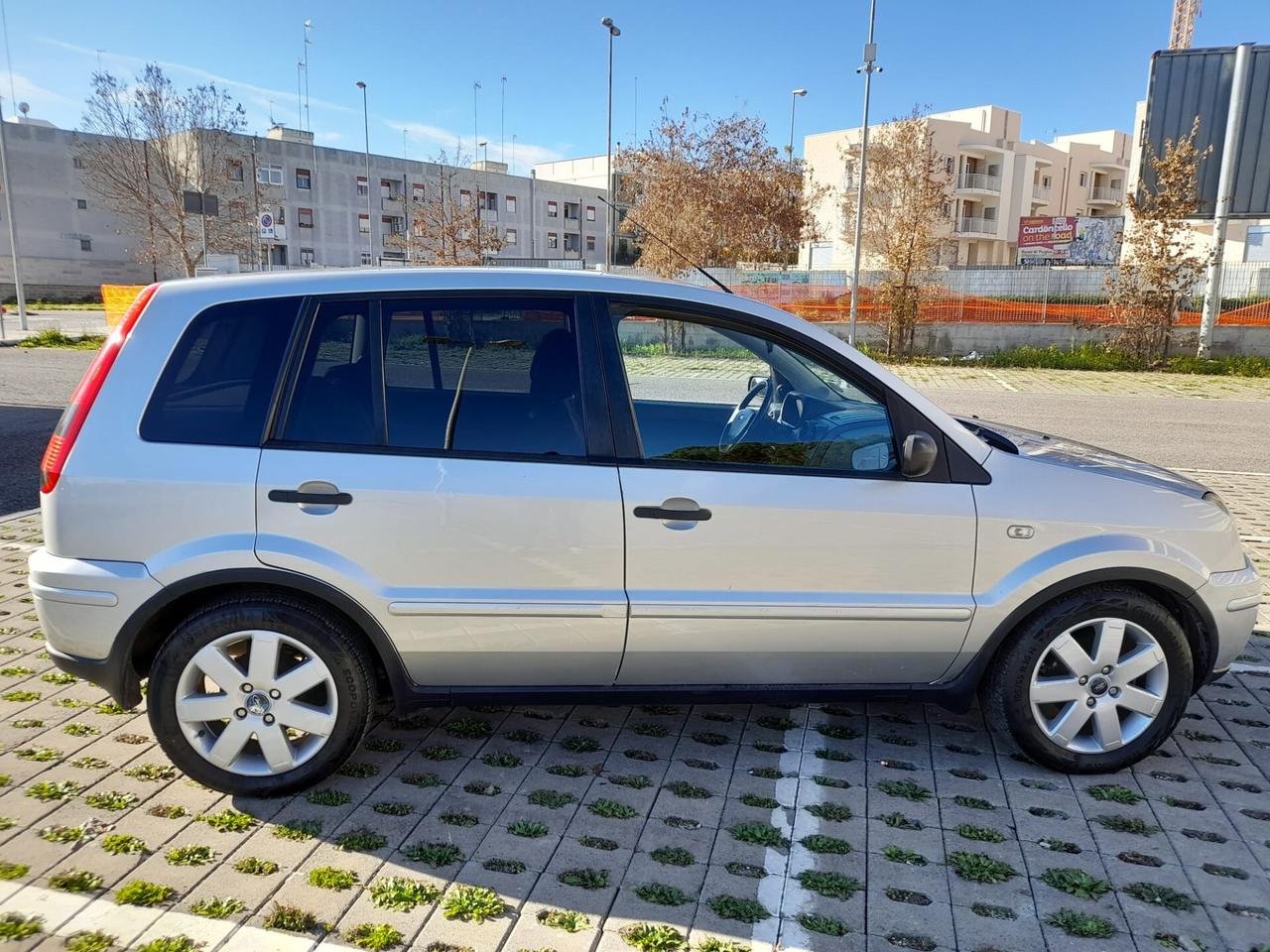 Ford Fusion 1.4 TDCi 5p. Grey