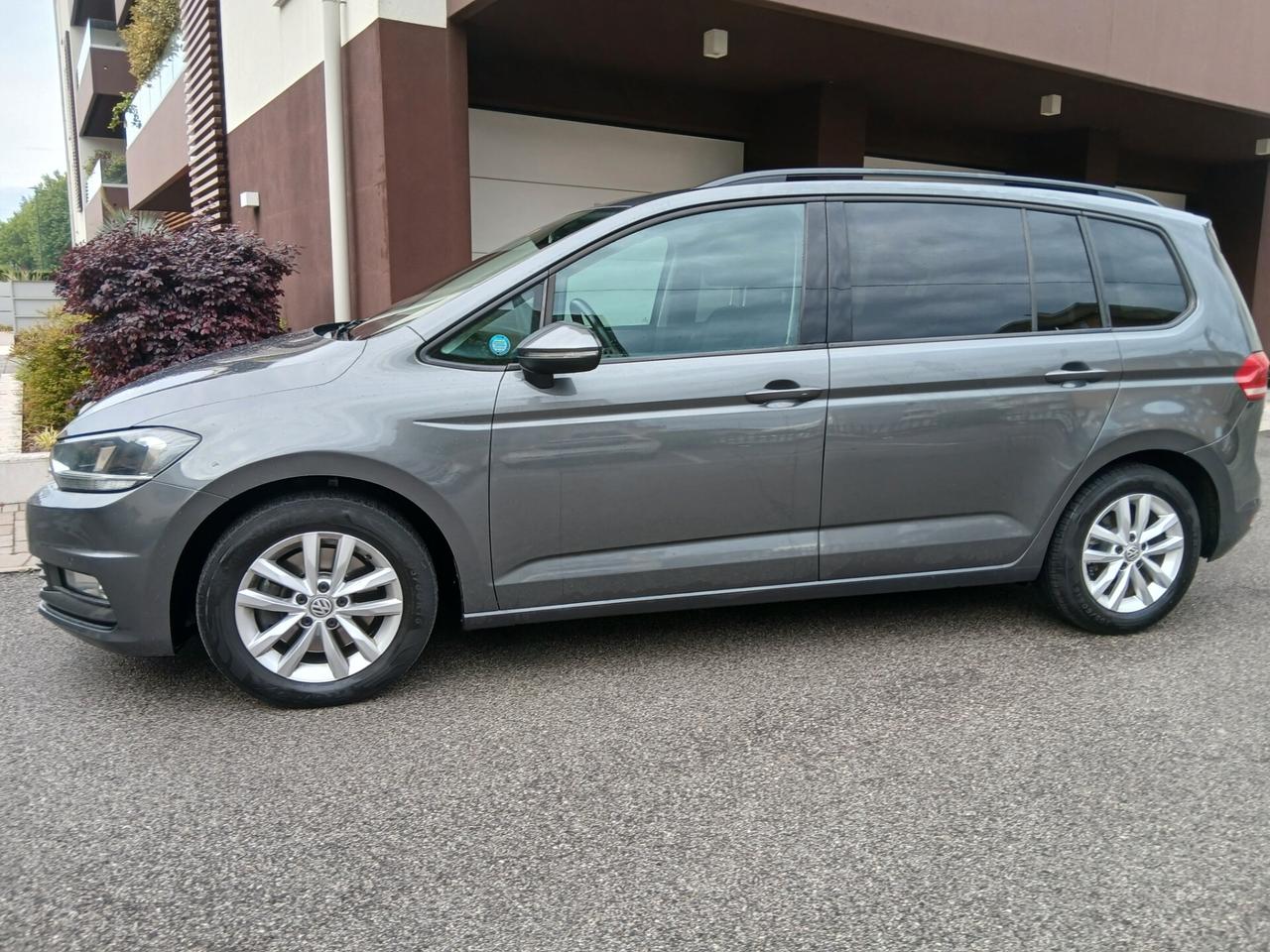 Volkswagen Touran 1.4 TSI DSG Executive BlueM 7 posti tua a € 199 mese