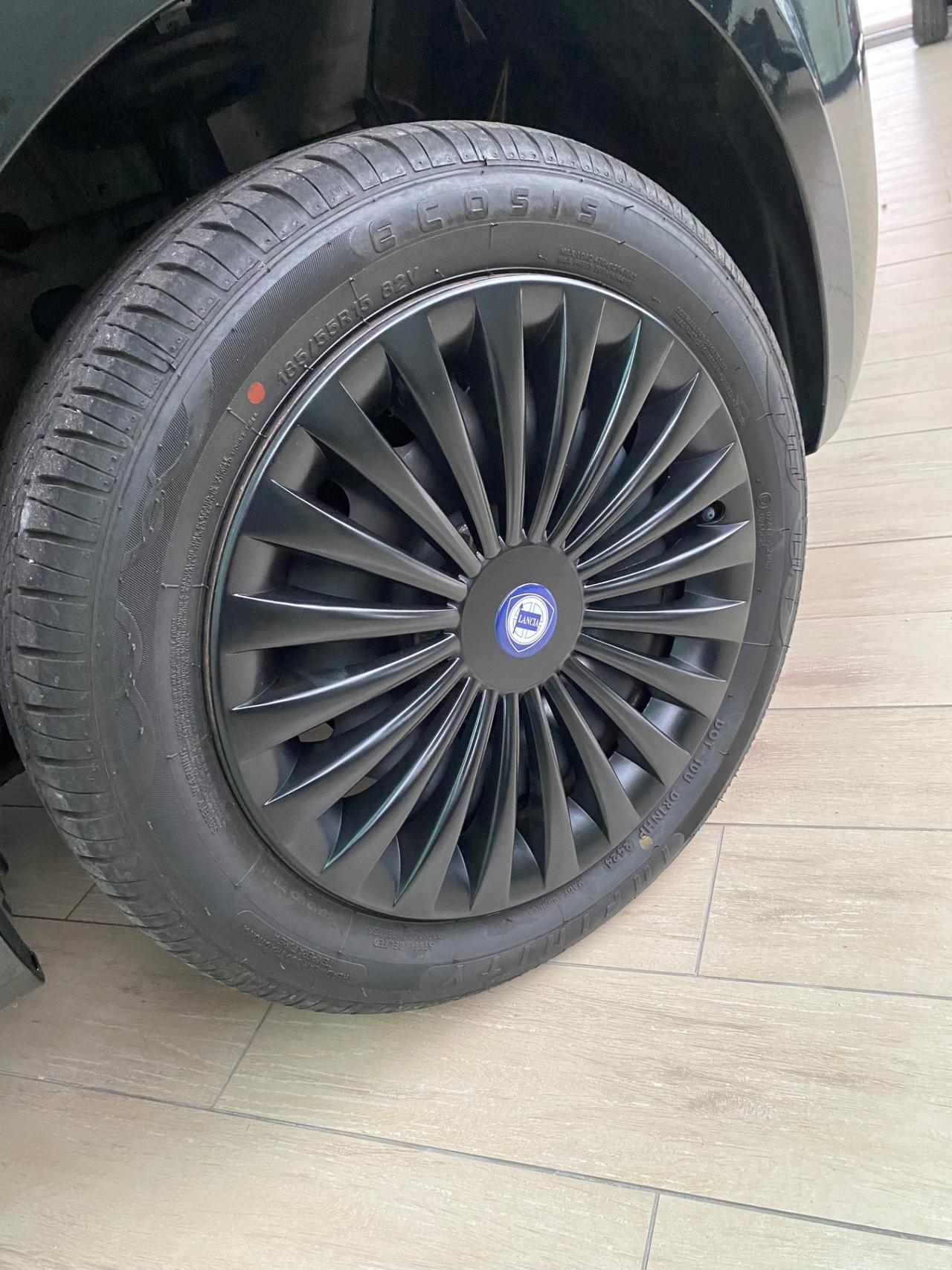 Lancia Ypsilon Hybrid Firefly