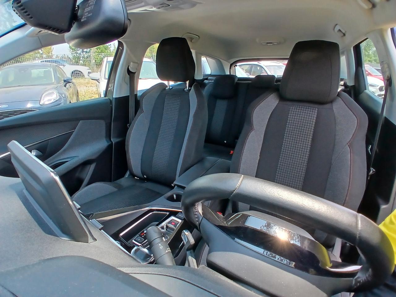Peugeot 3008 BlueHDi 130 S&S EAT8 Business