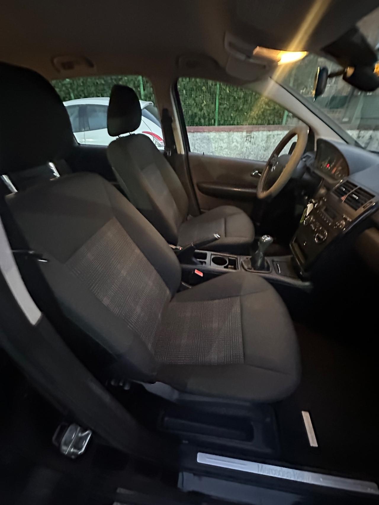 Mercedes-benz A 150 BlueEFFICIENCY Avantgarde