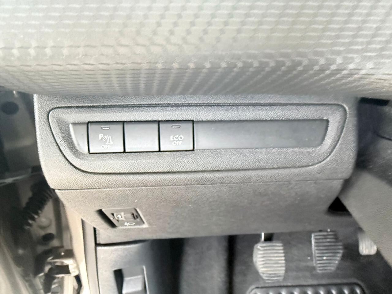 Peugeot 2008 BlueHDi 100 Black Matt