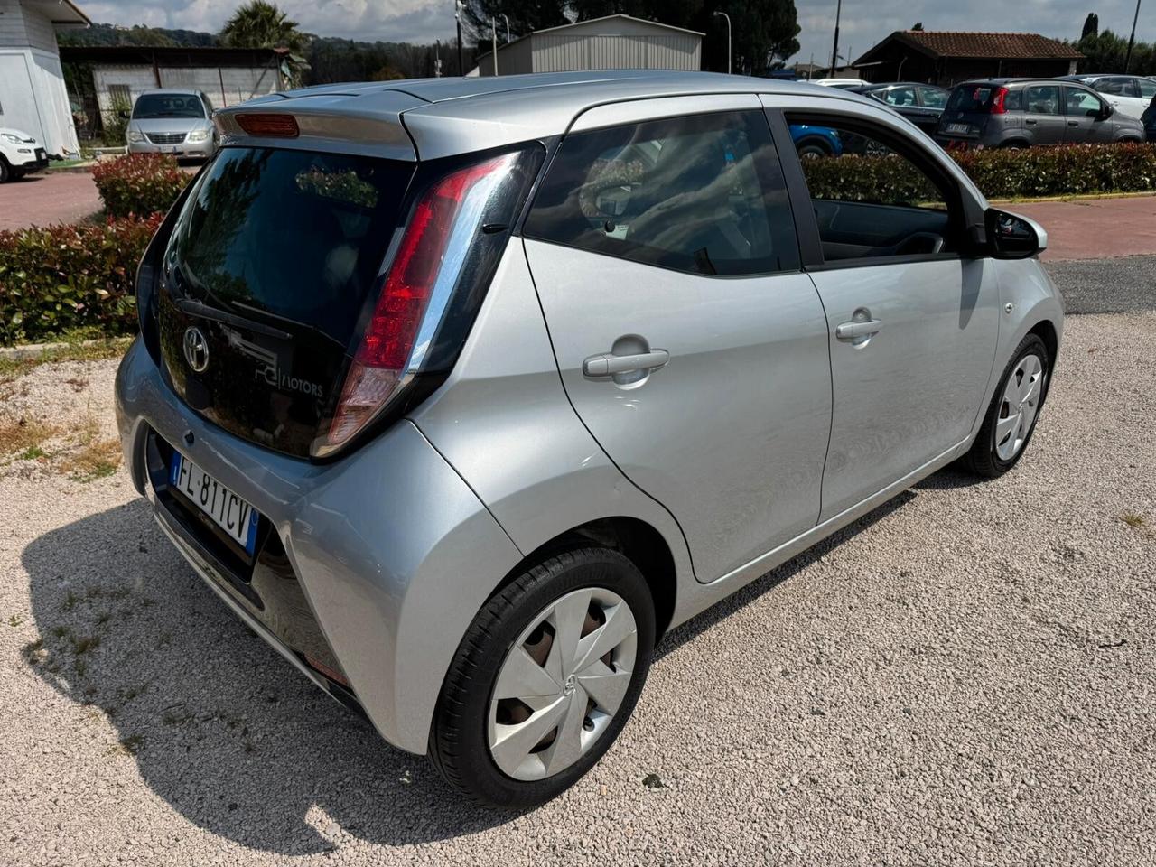 Toyota Aygo 1.0 69CV 5porte x-play AUTOMATICA-OK NEOPATENTATI-UNICOPROPRIETARIO