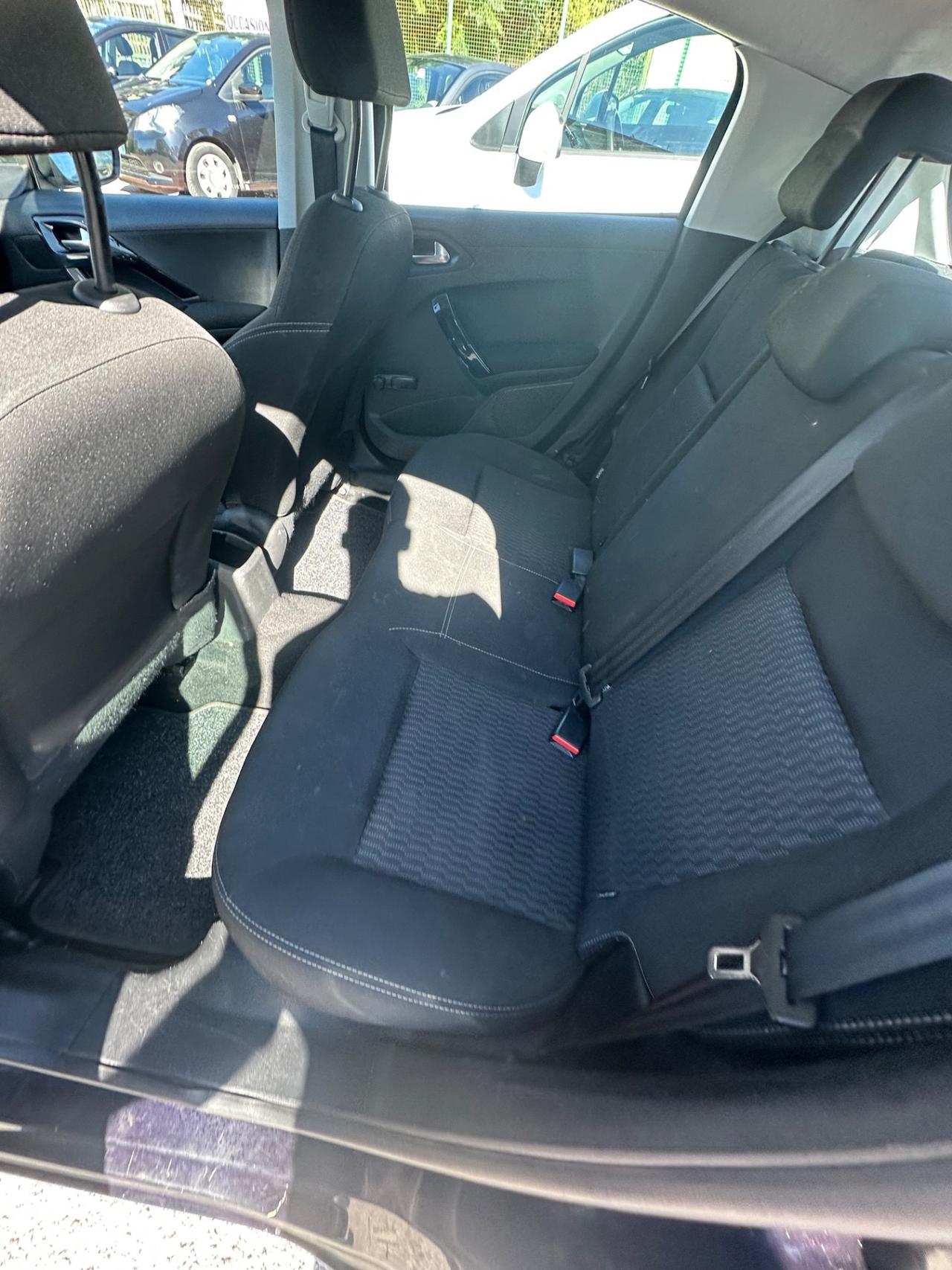 Peugeot 208 PureTech 82 5p. GPL Allure
