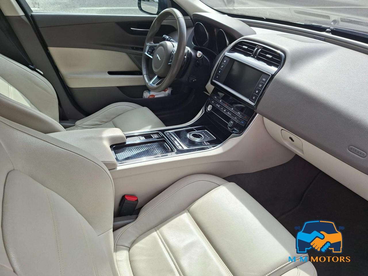 Jaguar XE Berlina XE 2.0d i4 Prestige Business edition 180cv auto my18