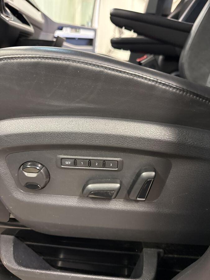 Volkswagen Multivan 2.0 TDI 204CV 4Motion DSG Highline - BULLI - FULL