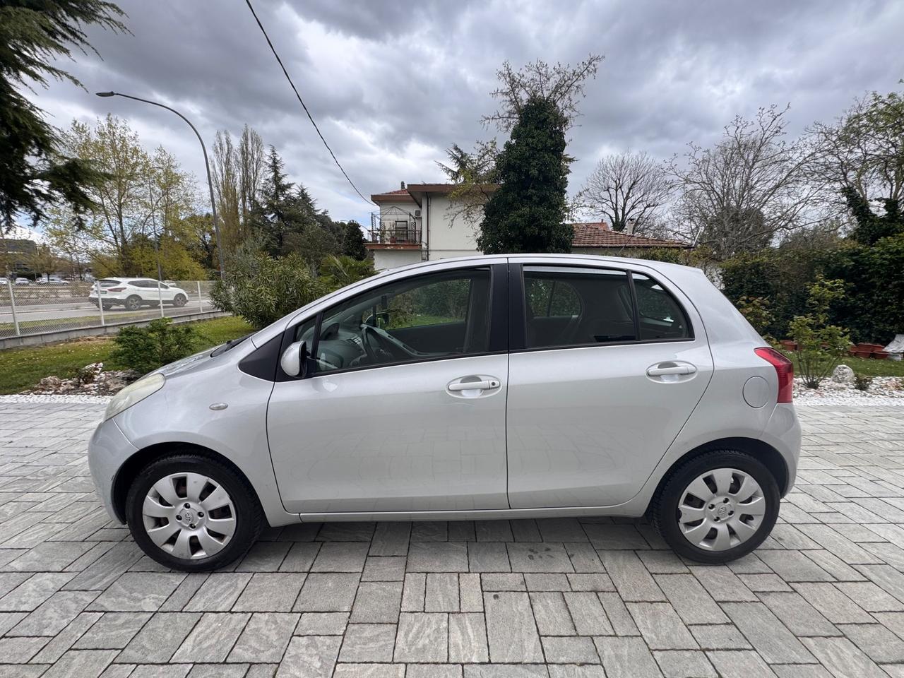 Toyota Yaris 1.0 5 porte Sol OK NEOPATENTATI