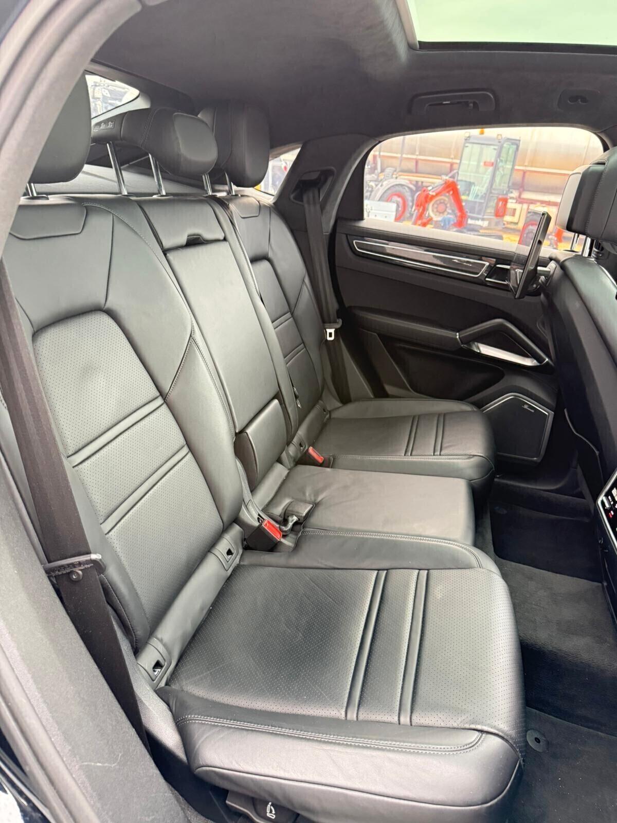 Porsche Cayenne Coupé 4.0 V8 Turbo S E-Hybrid 680 cv,