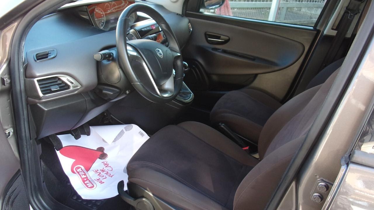 Lancia Ypsilon 1.2 69 CV 5 porte S&S Gold