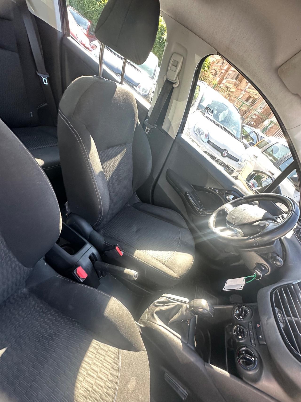 Peugeot 208 PureTech 82 5p. GPL Allure