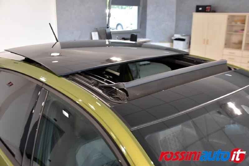 VOLKSWAGEN TAIGO 1.5 TSI 150 CV DSG R-LINE + R18 BI-COLOR 2XCLIMA