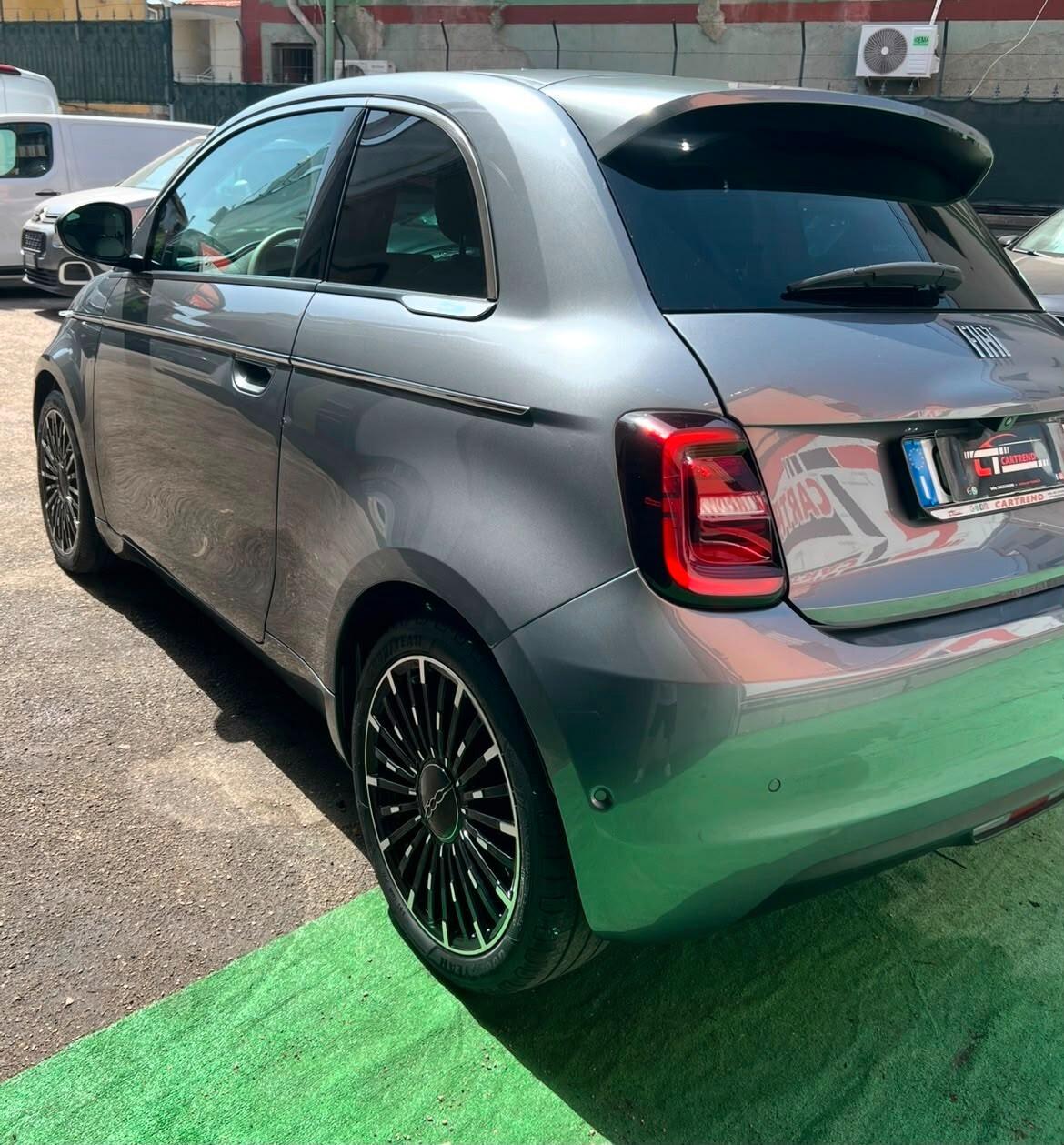 Fiat 500 500e Berlina 42 kWh La Prima