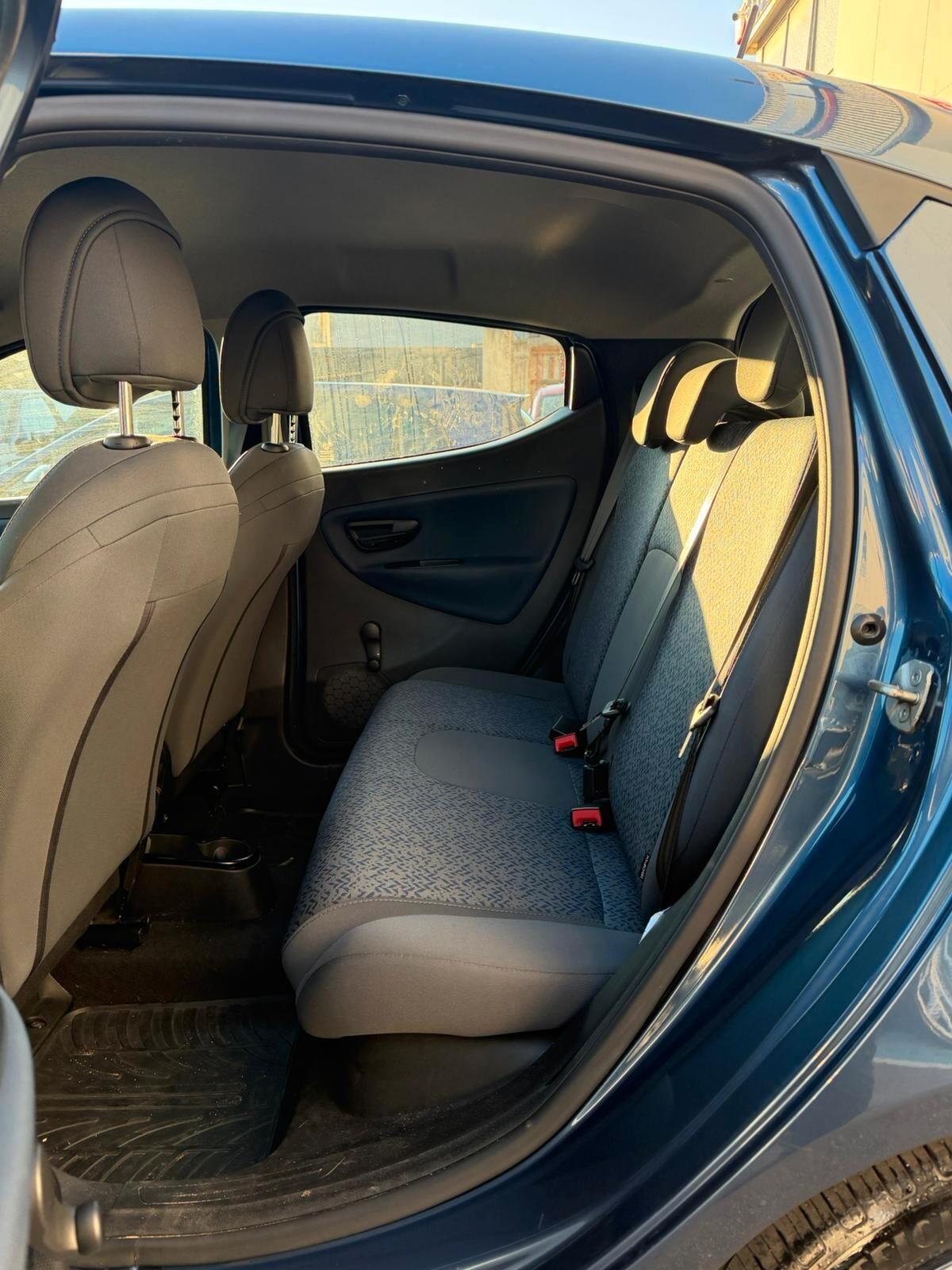 Lancia Ypsilon 1.0 FireFly 5 porte S&S Hybrid Platino