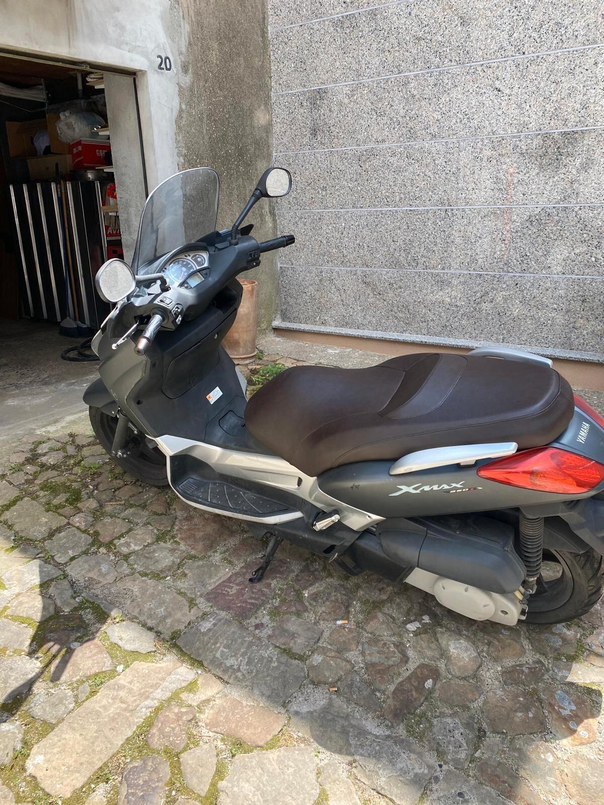 Yamaha X-Max 250