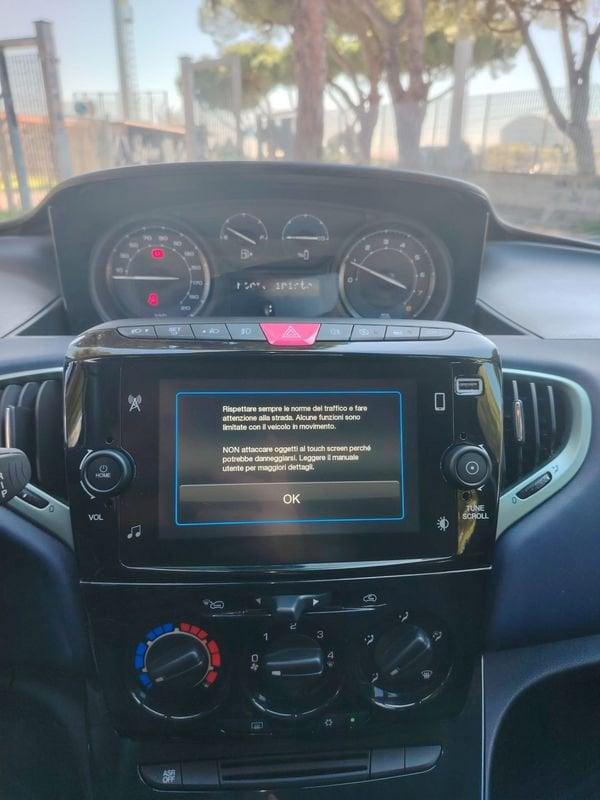 Lancia Ypsilon Ypsilon 1.0 FireFly 5 porte S&S Hybrid Platino