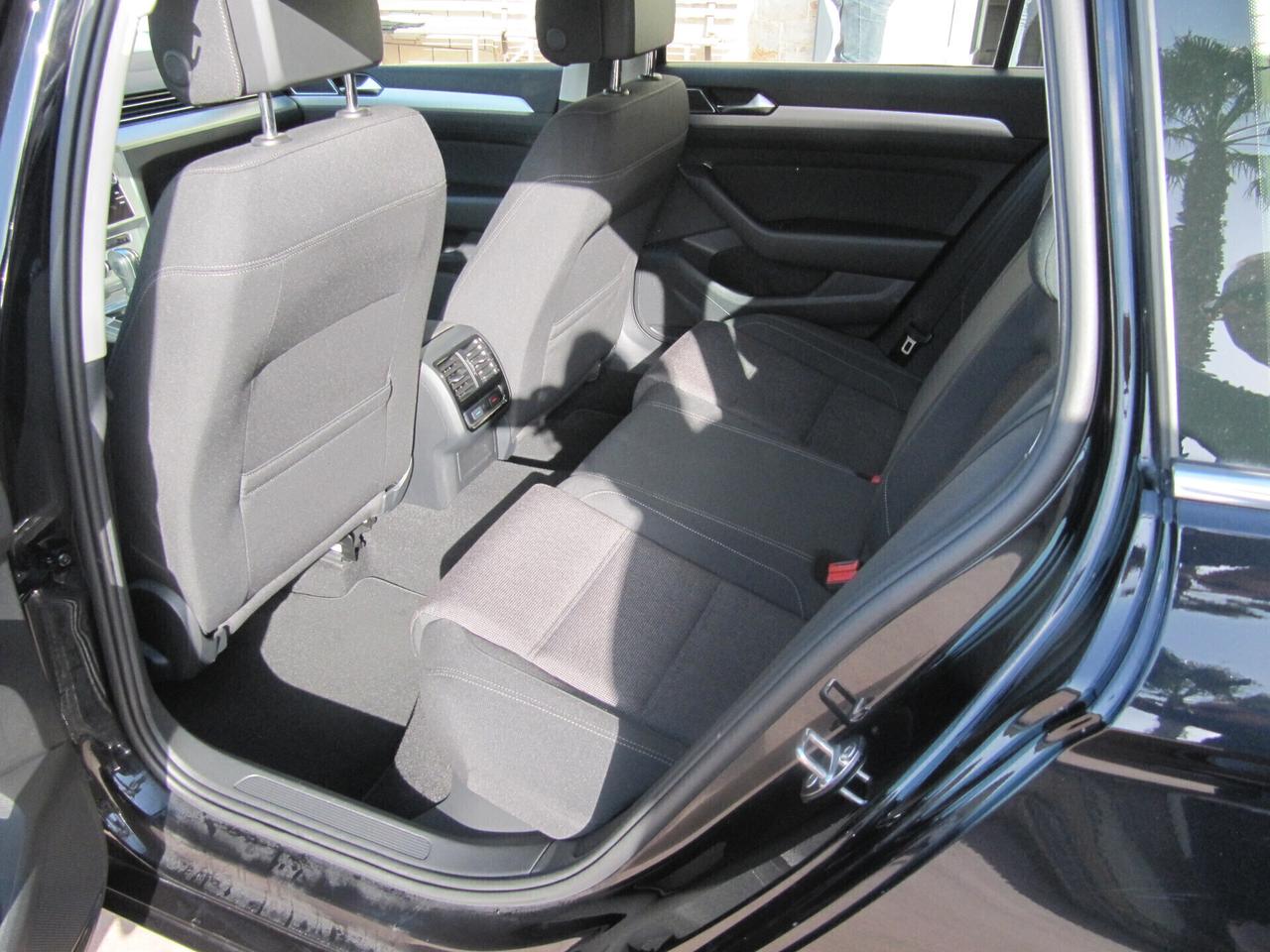 Volkswagen Passat Variant 1.6 TDI SCR DSG Business BMT - automatico