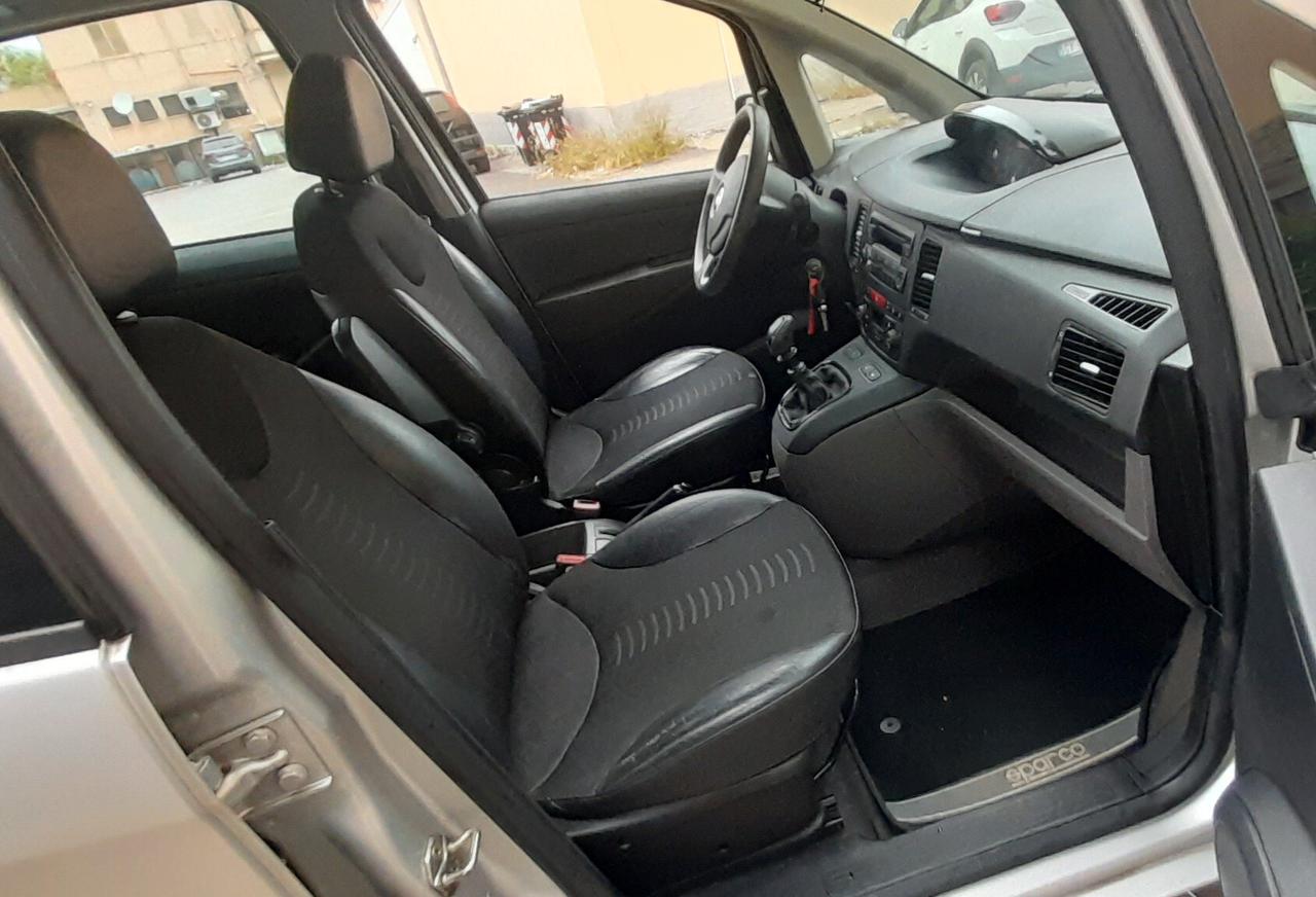 Fiat Idea 1.4 16V BlackMotion