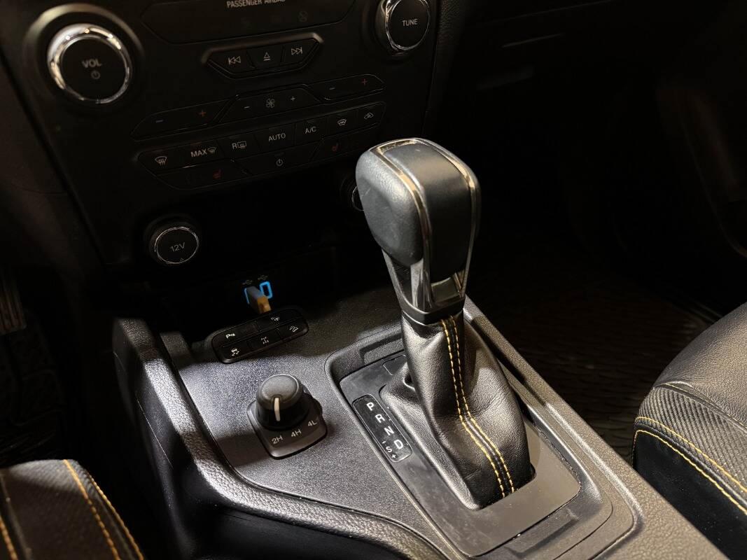 Ford Ranger 3.2 tdci double cab Wildtrak 200cv auto Autocarro 5 posti