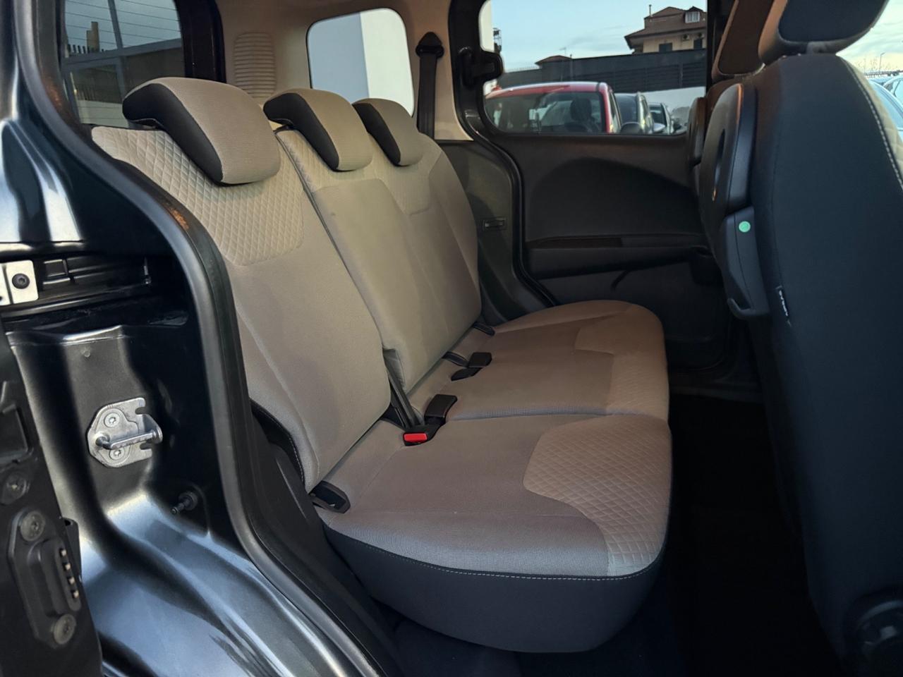 Ford Tourneo Courier 1.5 TDCI 75 CV Titanium
