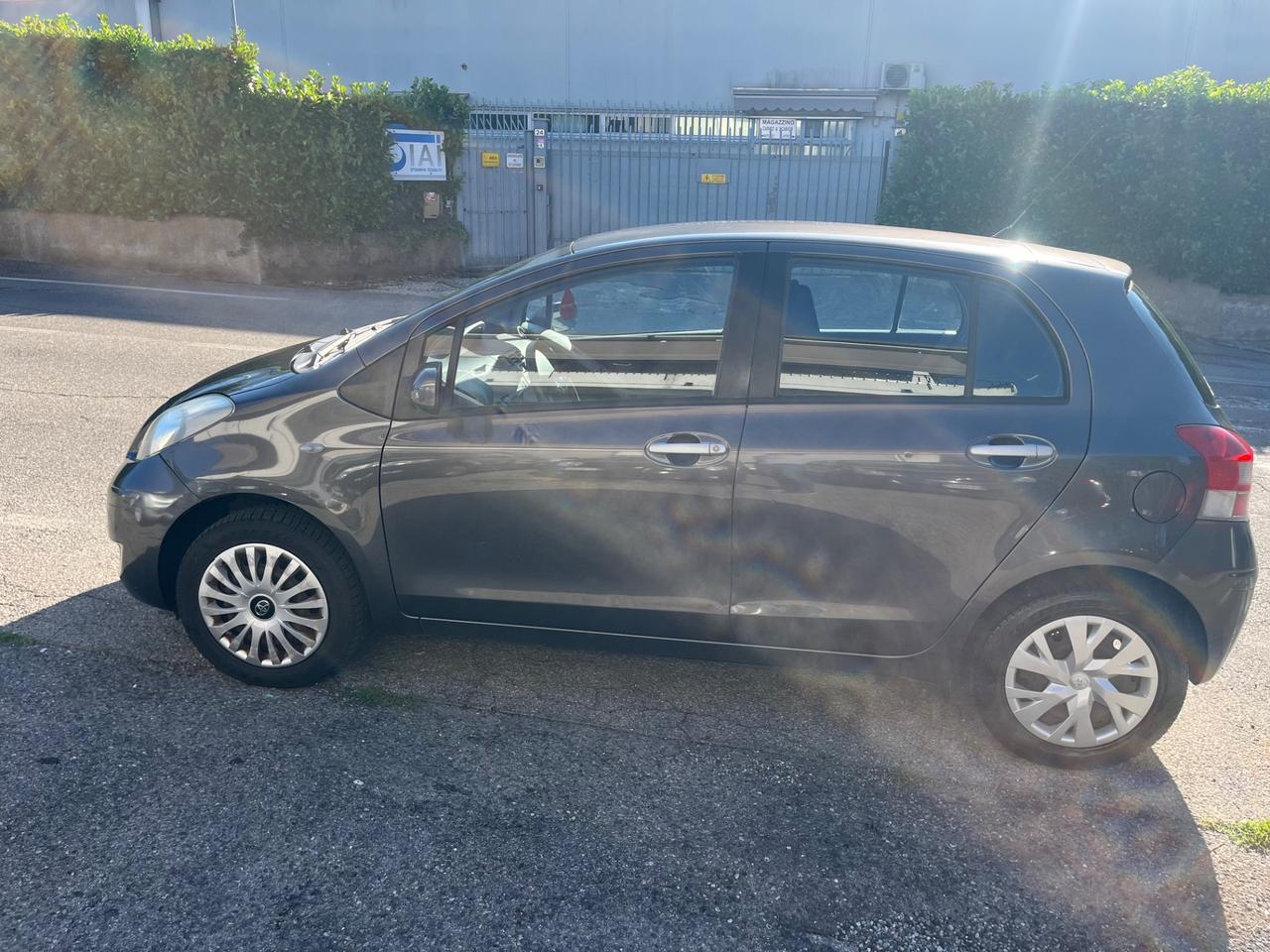 Toyota Yaris 1.0 5 porte Sol