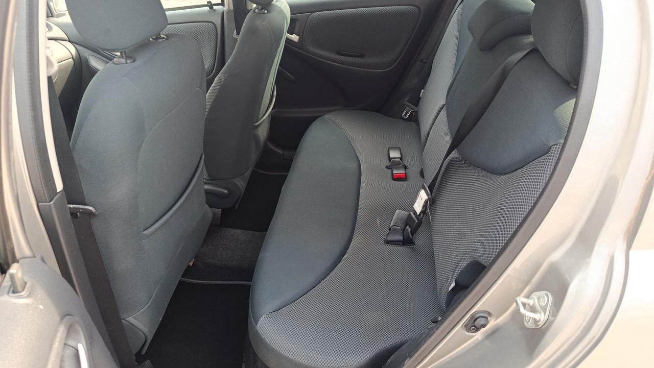 Toyota Yaris 1.3i 16V cat 5 porte Sol