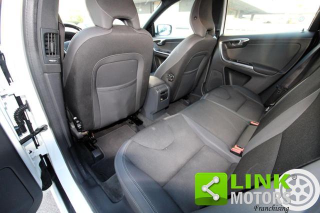 VOLVO XC60 D3 Geartronic R-design Momentum