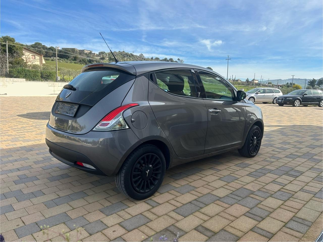 Lancia Ypsilon 1.2 69 CV 5 porte S&S Platinum