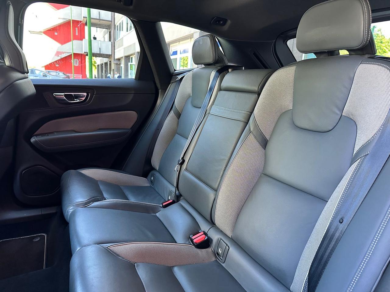 Volvo XC 60 R Design 2.0 B4 MHEV #6137
