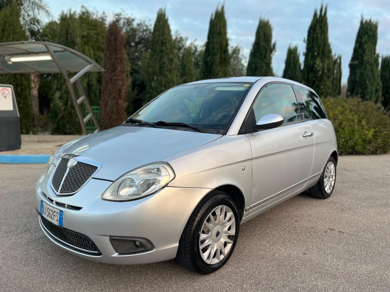 Lancia Ypsilon 1.3 MJT 90 CV Platino