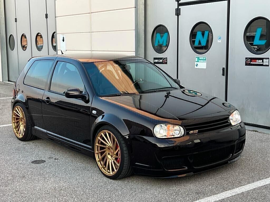Volkswagen Golf R32