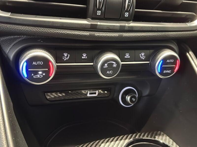 Alfa Romeo Giulia Giulia 2.9 V6 Bi-Turbo AT8 Quadrifoglio