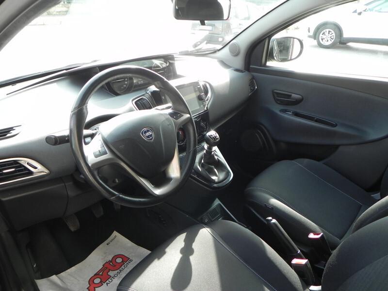 Lancia Ypsilon 1.0 FireFly 5 porte S&S Hybrid Gold