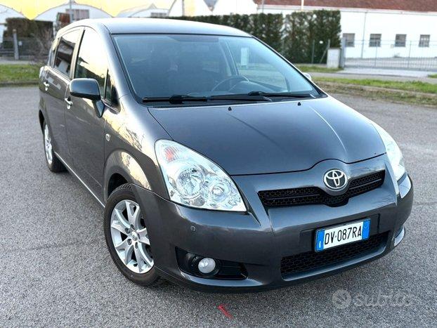 Toyota Corolla Verso 2.2 16V D-4D 7 POSTI
