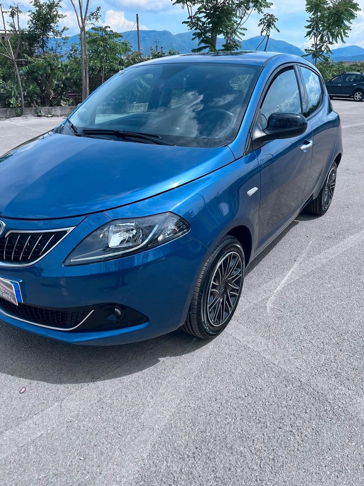 Lancia Ypsilon 1.2 69 CV 5 porte GPL Alberta Ferretti