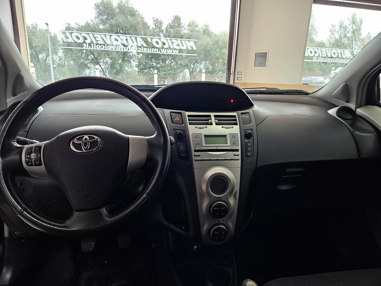 Toyota Yaris 1.0 5 porte