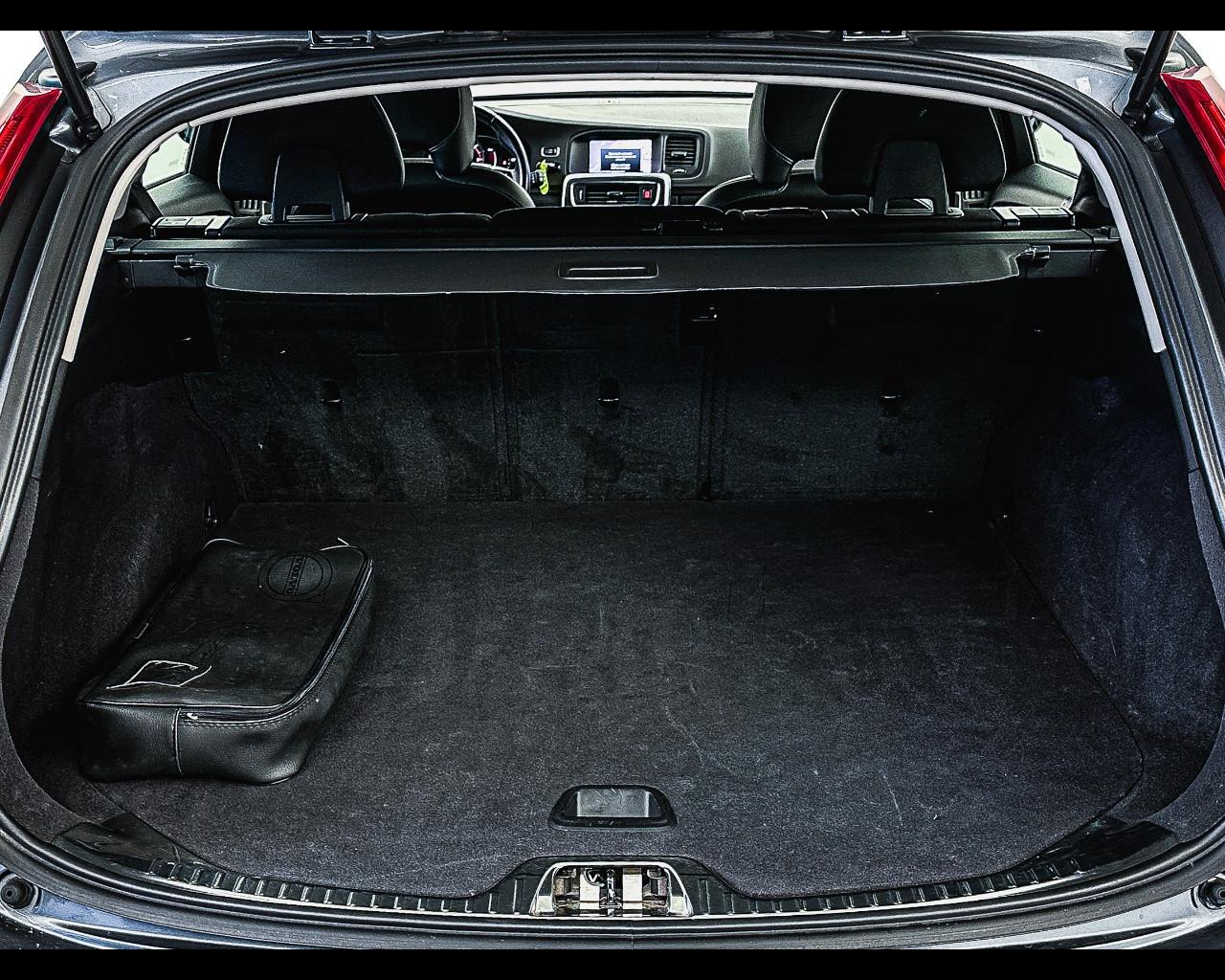 VOLVO V60 CC (2015-2018) - V60 Cross Country D3 Geartronic Busines