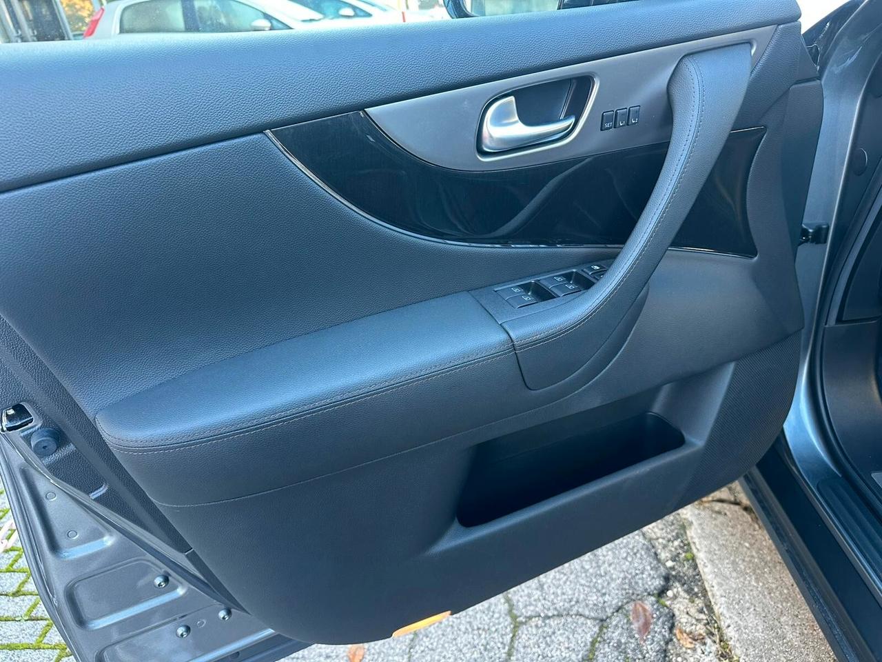 Infiniti QX70 3.0 diesel V6 AT S Premium