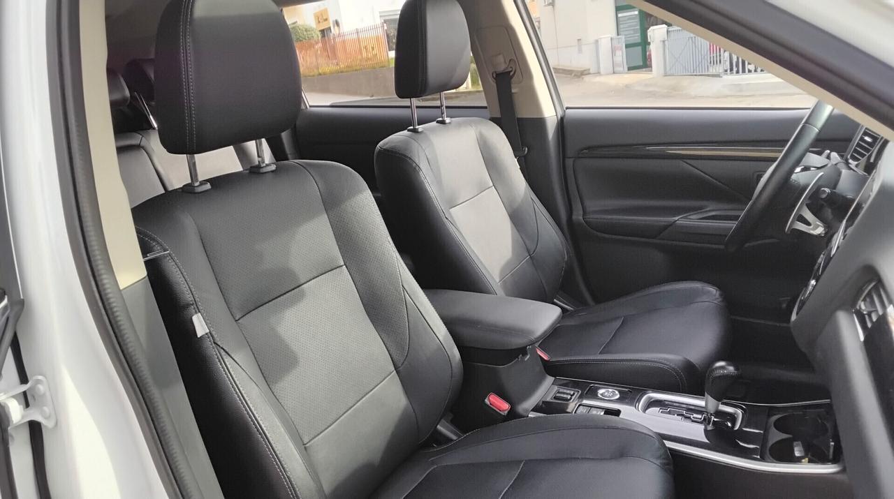 Mitsubishi Outlander 2.2 D INSTYLE PLUS 7 POSTI