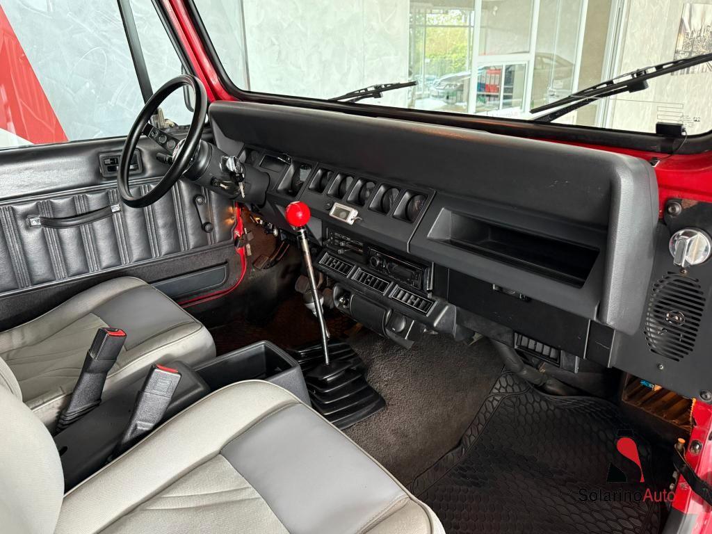Jeep Wrangler Hard Top 4.0 Laredo autocarro
