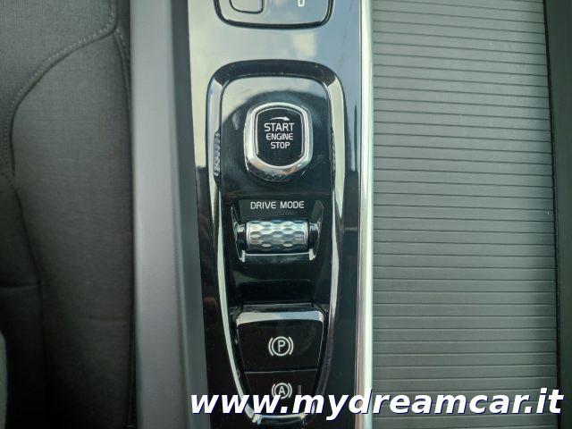 VOLVO XC60 B4 (d) AWD Geartronic Momentum