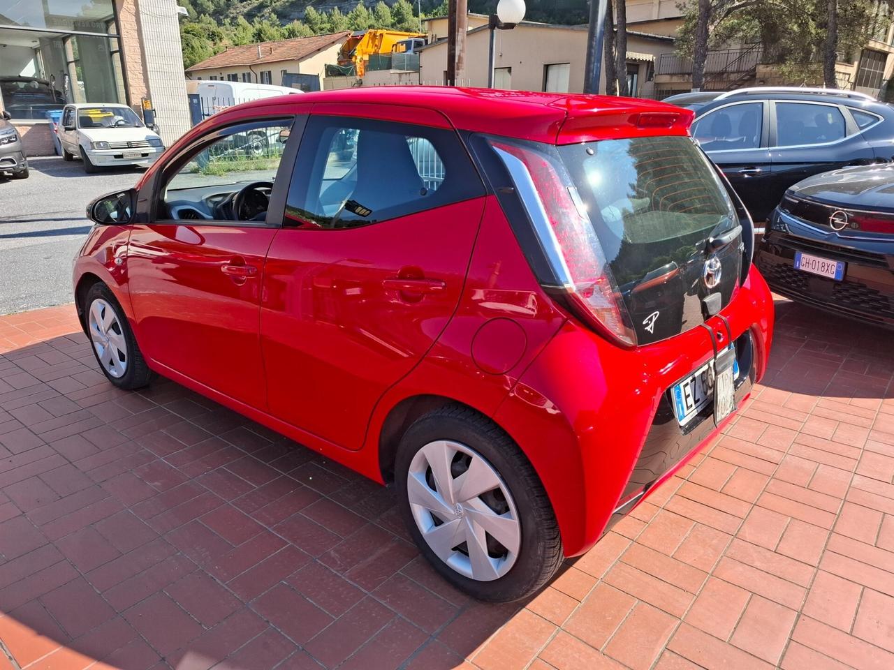 Toyota Aygo 1.0 VVT-i 69 CV 5 porte x-play MMT