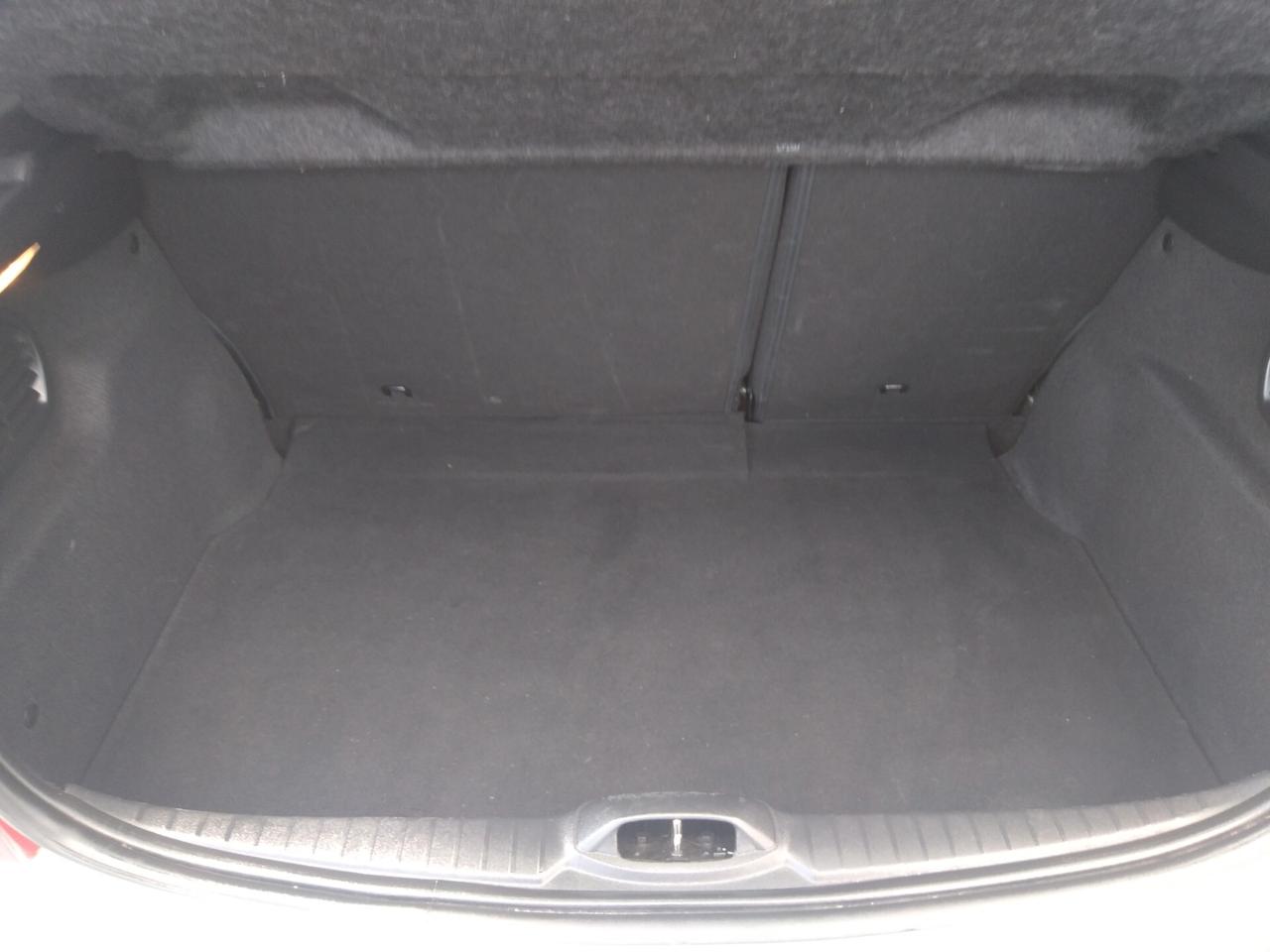 Peugeot 208 1.4 HDi 68 CV 5 porte Allure x neopatentati