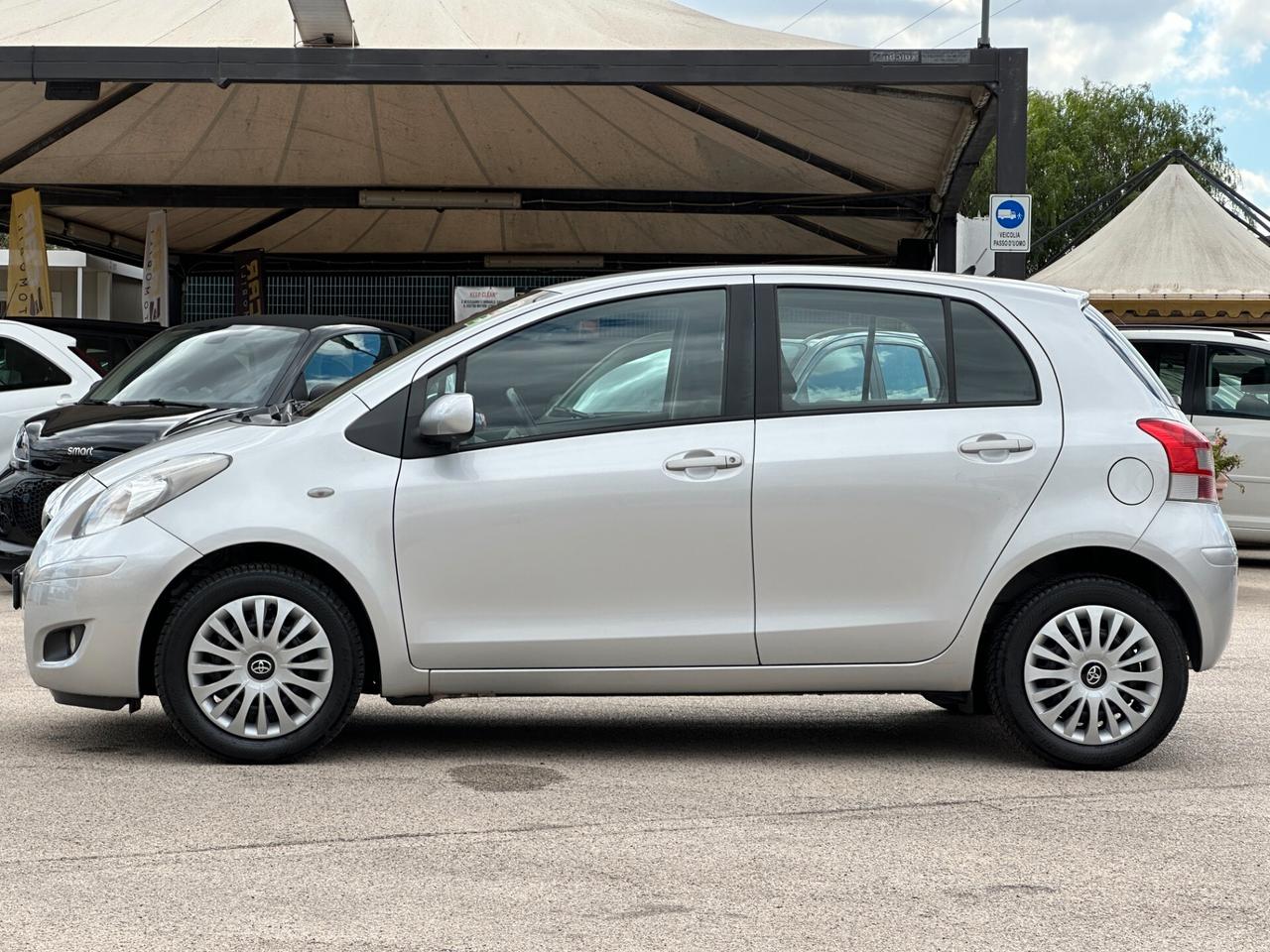 TOYOTA Yaris 1.0 5 porte Sol