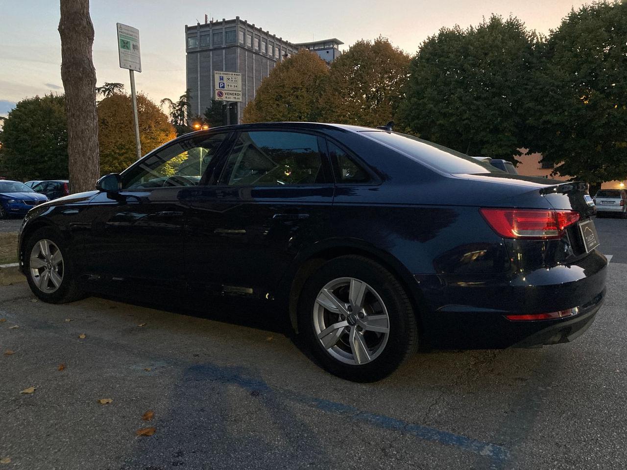 Audi A4 2.0 35 TDI Business #7324