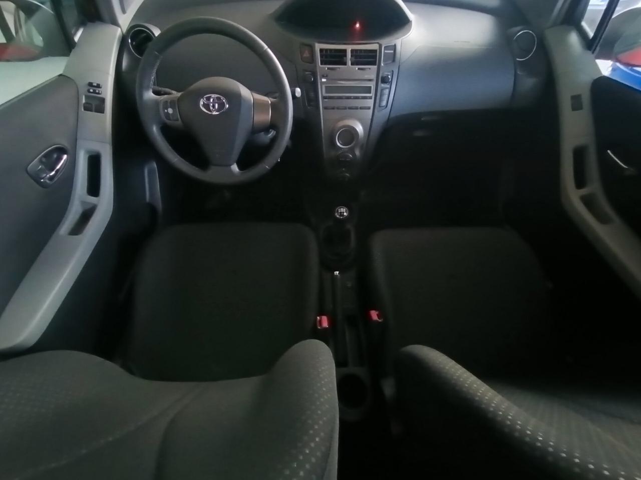 Toyota Yaris 1.0 5 porte Sol