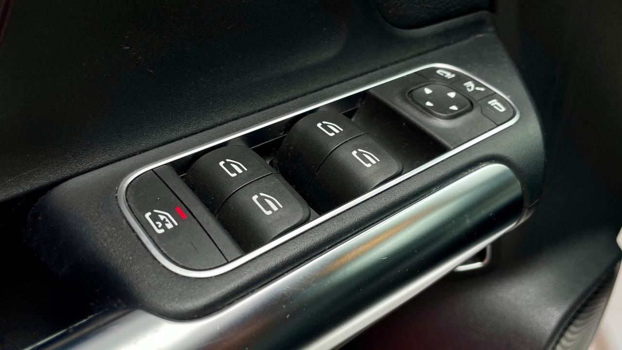 MERCEDES-BENZ CLASSE B 180D PREMIUM 116CV - PELLE, TETTO, VIRTUAL COCKPIT, NEOPATENTATI