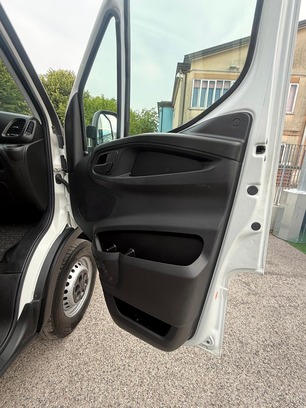 IVECO Daily 35S12 2.3 HPT CENTINA CENTINATO
