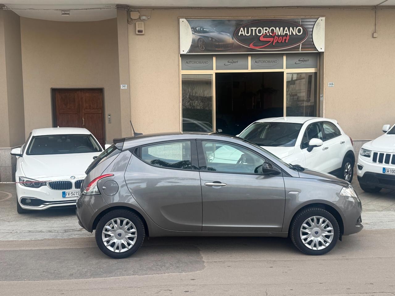 Lancia Ypsilon 1.0 FireFly 5 porte S&S Hybrid Silver Plus