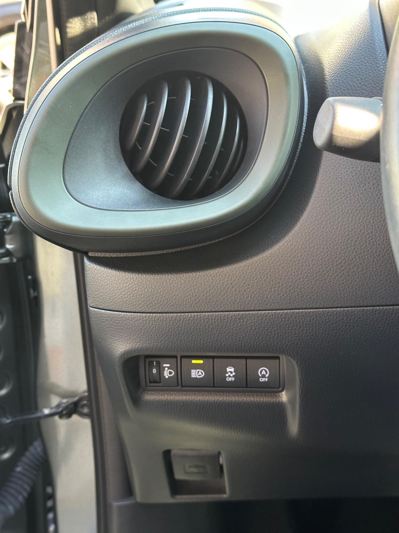 Toyota Aygo Connect 1.0 VVT-i 72 CV 5 porte x-play MMT