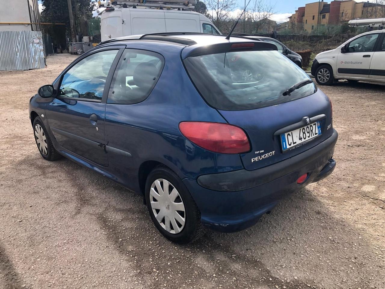 Peugeot 206 1.1 3p. XR